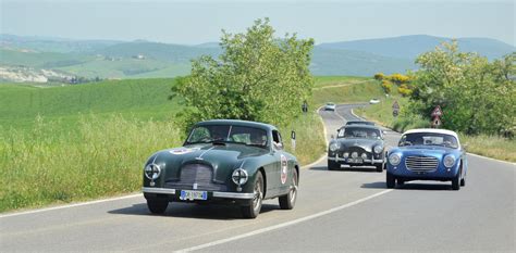 Confronto tra auto d'epoca e moderne