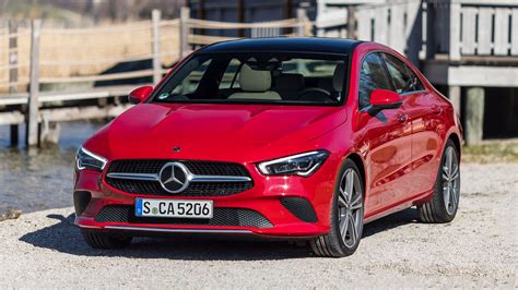 Mercedes-Benz CLA Coupé frontale dinamico