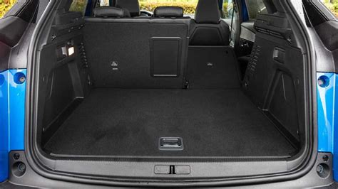Bagagliaio Peugeot 3008 con sedili abbattuti