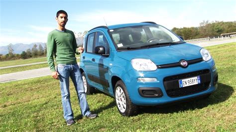 Immagine della Fiat Panda a metano, evidenziando il logo Natural Power