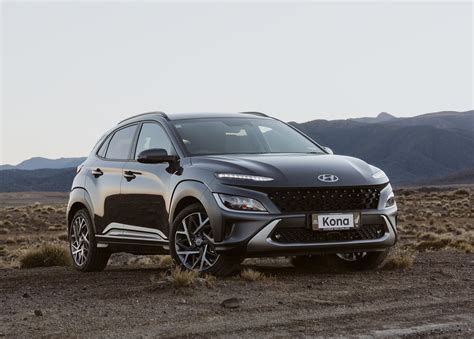 Hyundai KONA Full Hybrid in diverse colorazioni