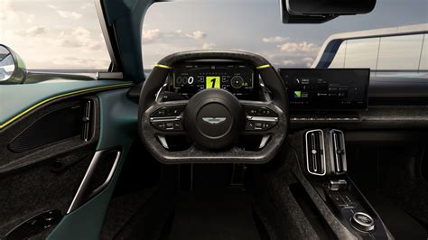 Diagramma comparativo di potenza e accelerazione tra Aston Martin e Toyota