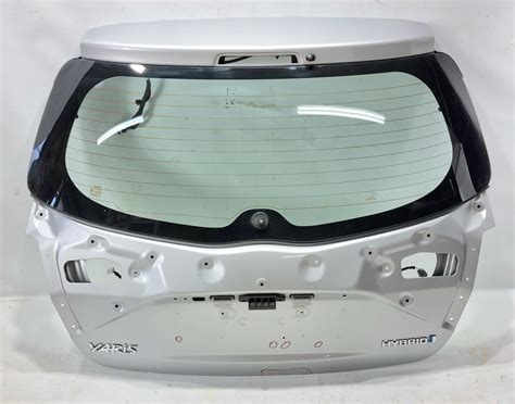 Toyota Yaris Cross portellone posteriore aperto