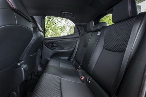 Interni Toyota Yaris Cross con sedili posteriori abbattuti