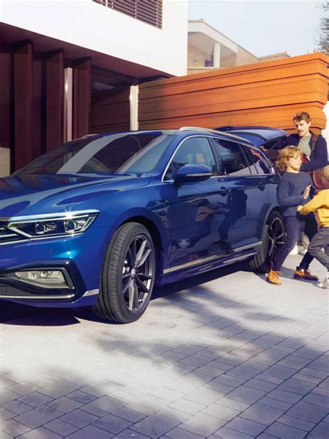 Volkswagen Passat Variant, vista posteriore con portellone aperto
