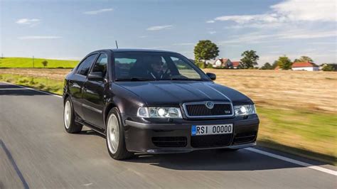 Skoda Octavia RS (2001) vista frontale con dettagli sportivi