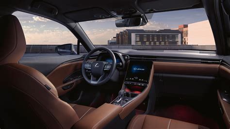 Lexus LBX interni con luci ambiente
