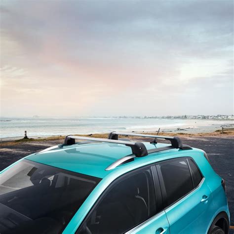 Volkswagen T-Cross con barre portatutto e box da tetto