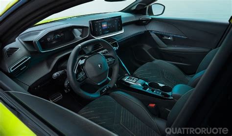 Interni Peugeot 208 con touchscreen