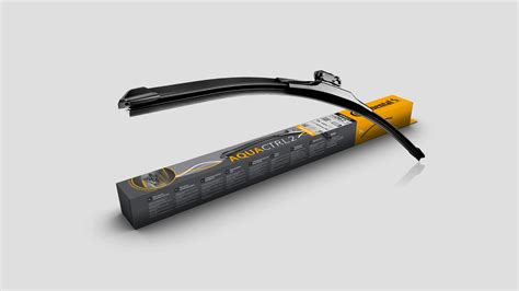 Confronto visivo tra spazzole tergicristallo tradizionali, flat blade e ibride
