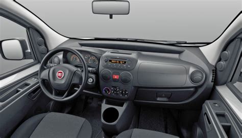 Interni Fiat Qubo con focus sulla plancia