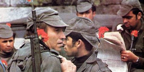 La Rivoluzione dei Garofani
