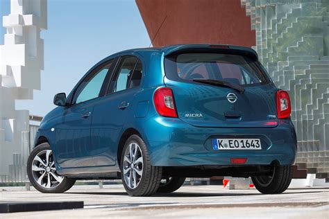 Nissan Micra in un'autodemolizione