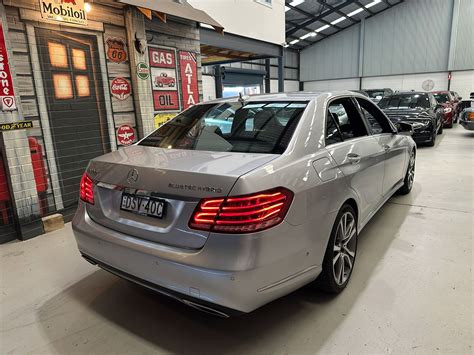 Mercedes E BlueTEC Hybrid con dettaglio targhetta