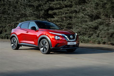 Nissan Juke seconda generazione vista anteriore e posteriore