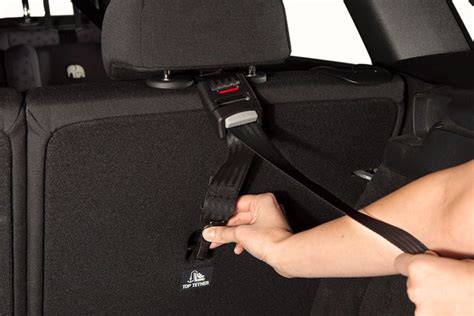 Dettaglio dell'ancoraggio Top Tether nel Nissan Qashqai
