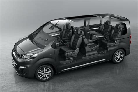 Interni del Peugeot Traveller con configurazione a 8 posti