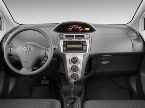 Toyota Yaris 2005 interior dashboard