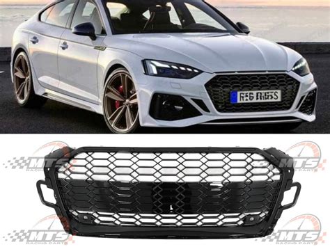 Dettaglio della griglia anteriore e dei fari della Audi A5 Coupé