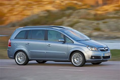 Vista laterale della Opel Zafira B
