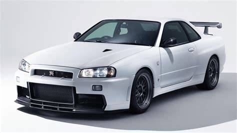 Una Nissan GT-R R34 Skyline in azione su un tracciato