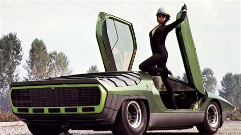 Alfa Romeo Carabo con le sue portiere a forbice