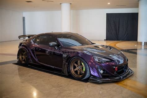 Toyota GT86 in azione con presa d'aria maggiorata