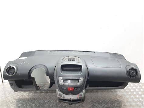 Schema di rimozione viti cruscotto Toyota Aygo