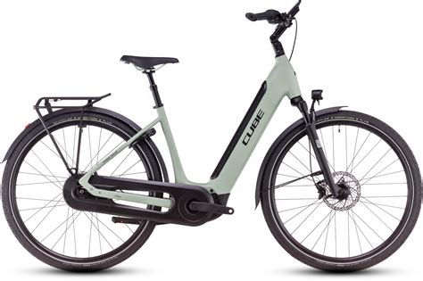 Bicicletta CUBE Supreme Hybrid con design a scavalco basso