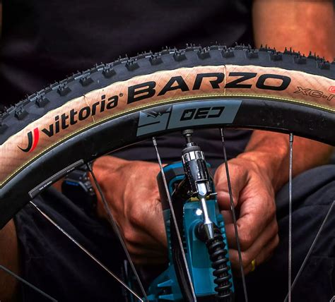 Schema del battistrada Vittoria Barzo con tasselli a V