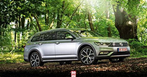 Volkswagen Passat Alltrack (B8) in ambiente off-road leggero