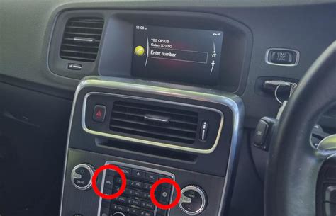 Volvo V40 infotainment system