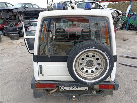 Suzuki Samurai in azione su terreno accidentato