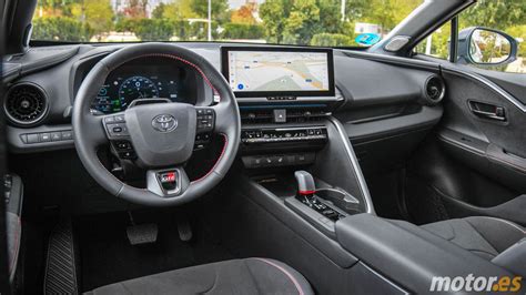 Interni del Toyota C-HR Plug-in Hybrid