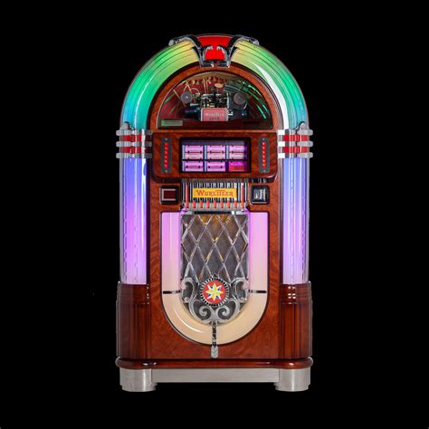 Un classico jukebox Wurlitzer 1015 con le sue luci colorate e bolle d'acqua