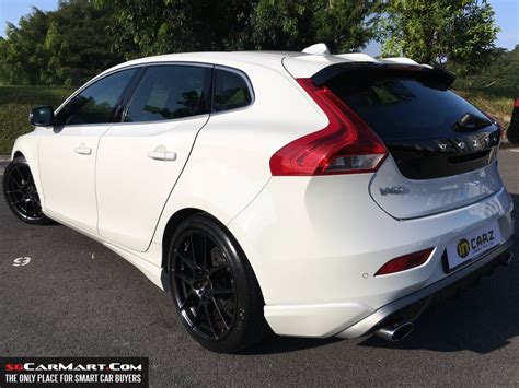 Volvo V40 R-Design con styling kit completo