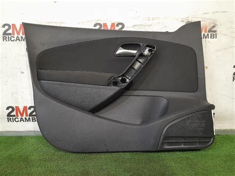 Rimozione del pannello interno della portiera auto