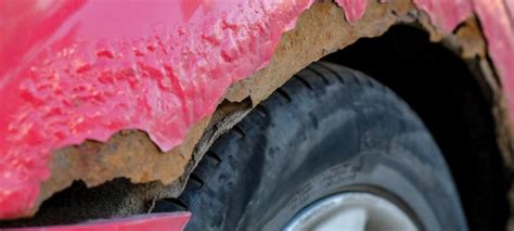 Effetti della corrosione su componenti automobilistici