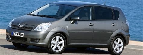 Toyota Corolla Verso prima generazione interni