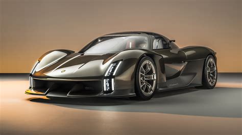 Supercar moderne e auto d'epoca affiancate