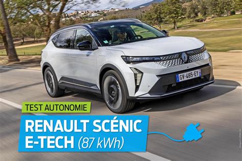 Renault Scénic E-Tech in un ambiente naturale