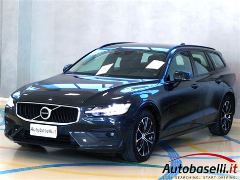 Interno di una Volvo V60 con sistema audio