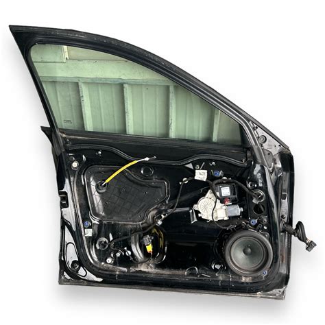 Tecnica di insonorizzazione portiera auto
