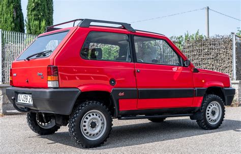 Fiat Panda 4x4 vista frontale con protezioni