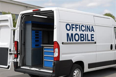 Furgone allestito con scaffalature e cassetti per officina mobile