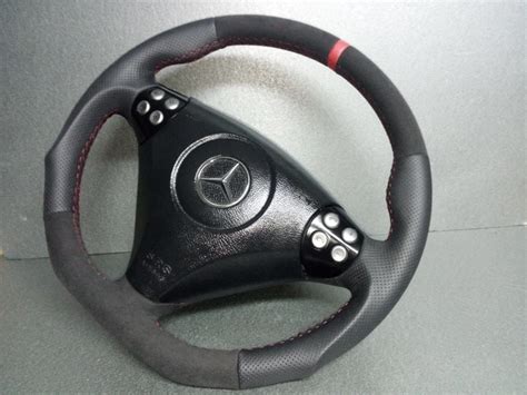 Interni Mercedes-Benz SLK R171 con volante sportivo