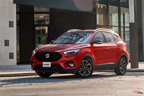 MG ZS in un contesto urbano