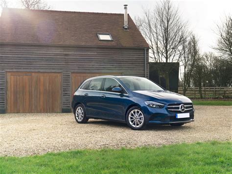Schermata infotainment con dati sui consumi Mercedes B250e