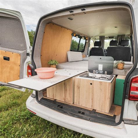 Volkswagen T5 in fase di allestimento interno