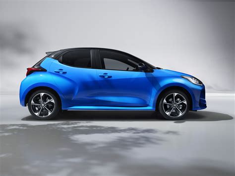 Toyota Yaris Hybrid di profilo